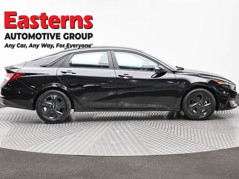 Used 2023 Hyundai Elantra SEL FWD image 4