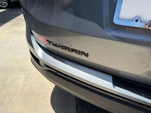 Used 2021 GMC Terrain SLT w/ Infotainment Package II FWD image 8
