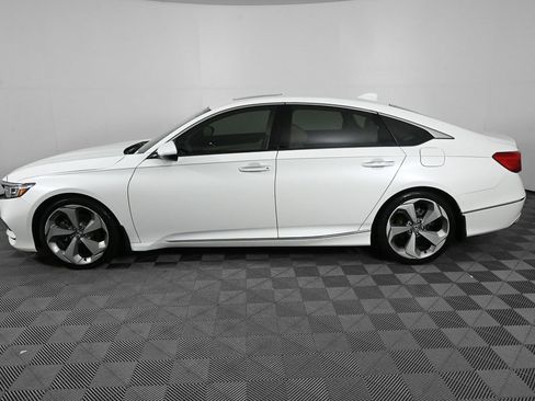 Used 2018 Honda Accord Touring image 3