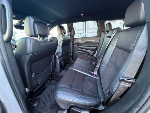 Used 2019 Jeep Grand Cherokee Laredo w/ Laredo X Package image 22