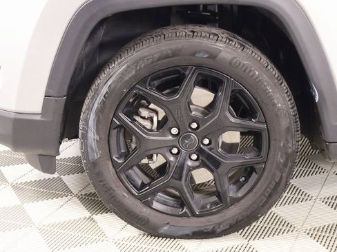 Used 2025 Jeep Compass Limited image 17