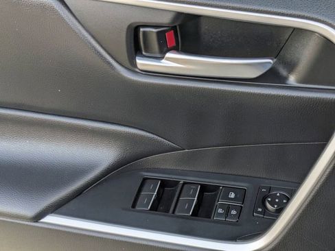 Used 2022 Toyota RAV4 XLE w/ Convenience Package image 23