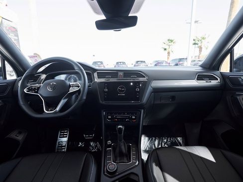 Used 2024 Volkswagen Tiguan SE R-Line image 34