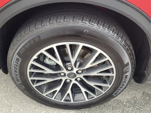 Used 2025 Ford Escape SE image 14