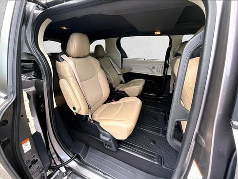 Used 2022 Toyota Sienna XLE FWD image 26