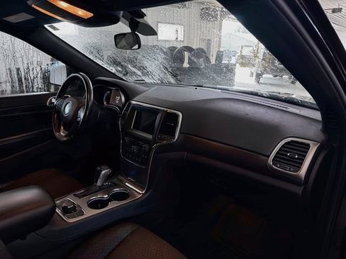 Used 2018 Jeep Grand Cherokee Laredo w/ All-Weather Capability Group AWD/4WD image 12