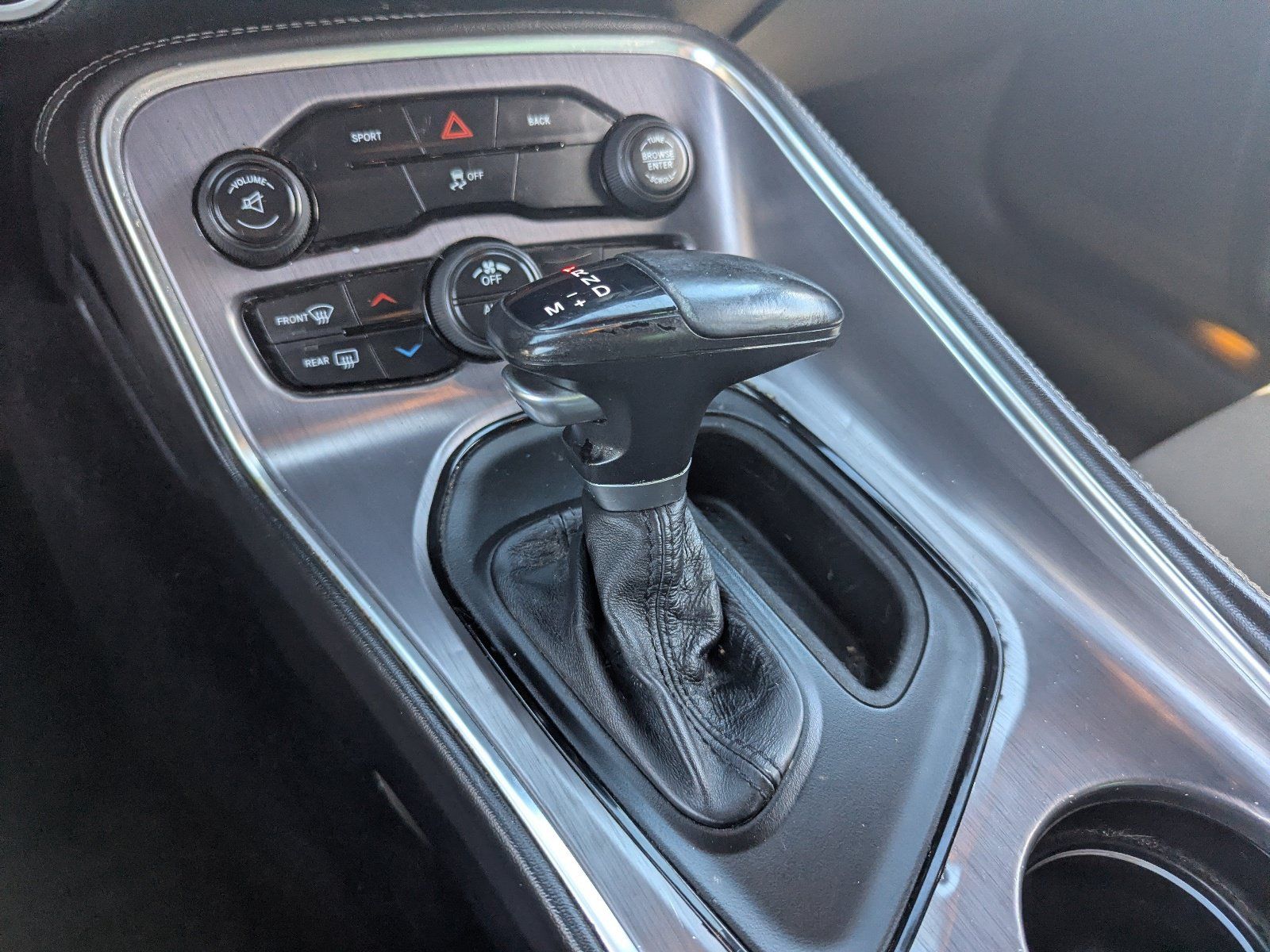 Used 2016 Dodge Challenger SXT RWD image 27
