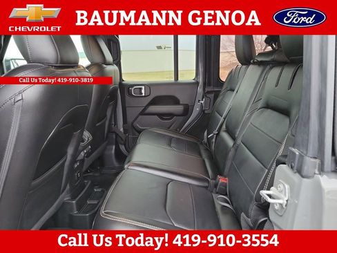 Used 2022 Jeep Wrangler Unlimited Sahara w/ Cold Weather Group image 15