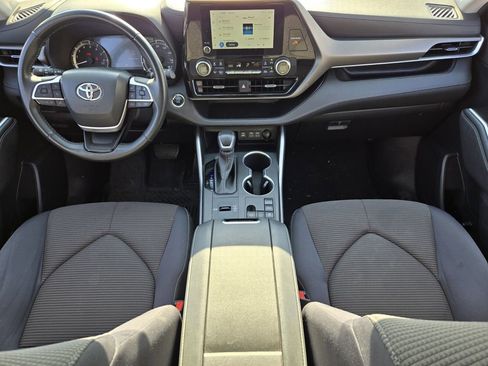 Used 2023 Toyota Highlander LE image 13