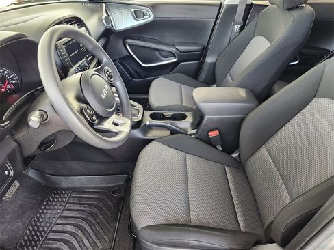 Used 2022 Kia Soul LX w/ Technology Package image 14