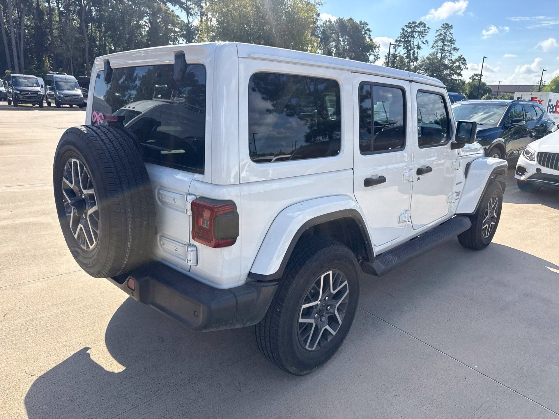Used 2024 Jeep Wrangler Unlimited Sahara w/ Technology Group AWD/4WD image 4