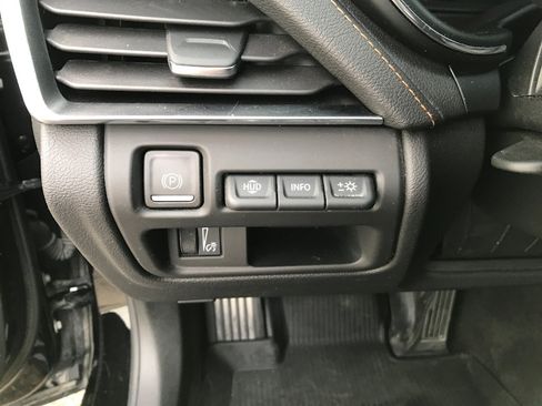 Used 2023 Jeep Grand Cherokee Limited w/ Luxury Tech Group II AWD/4WD image 64