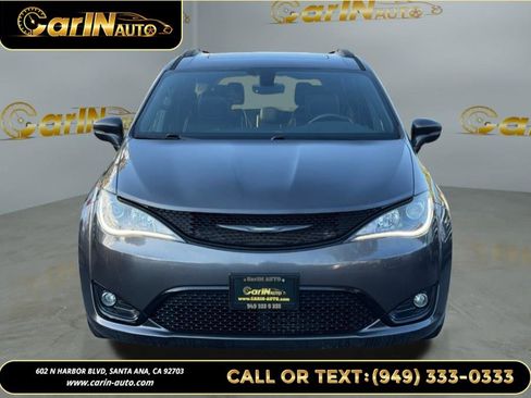 Used 2019 Chrysler Pacifica Limited w/ S Appearance Package image 2