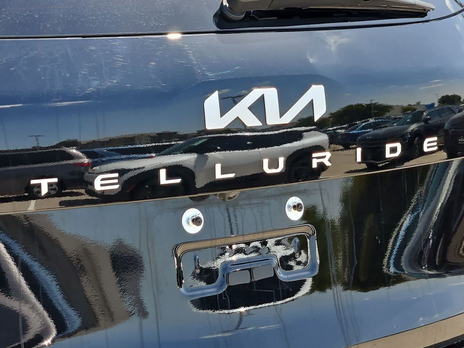 Certified 2024 Kia Telluride S FWD image 12