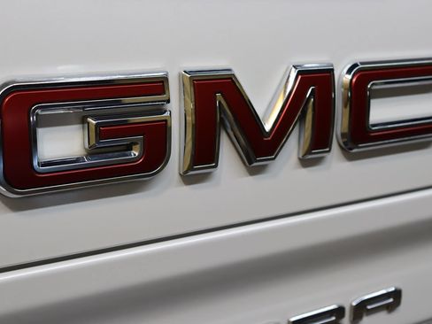 Used 2019 GMC Sierra 1500 SLT w/ SLT Premium Plus Package AWD/4WD image 28