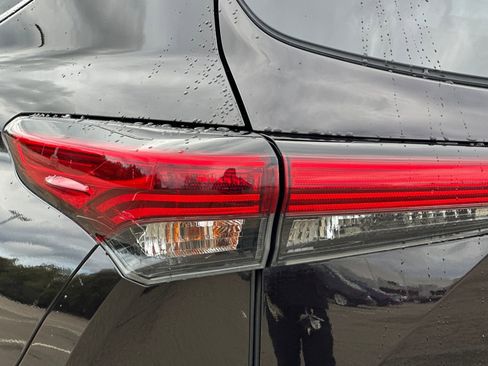 Used 2021 Toyota Highlander LE image 47