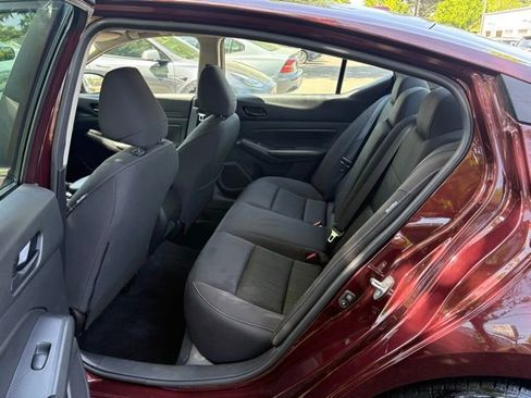 Used 2024 Nissan Altima 2.5 SV FWD image 14