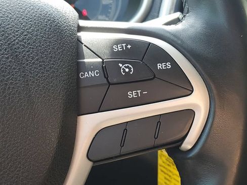 Used 2016 Jeep Cherokee Trailhawk AWD/4WD image 11