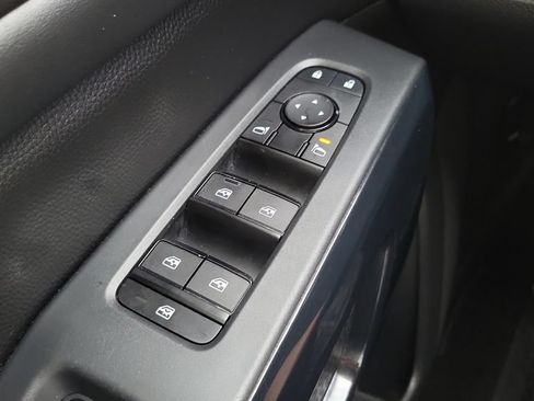 Used 2024 Nissan Pathfinder SV FWD image 18