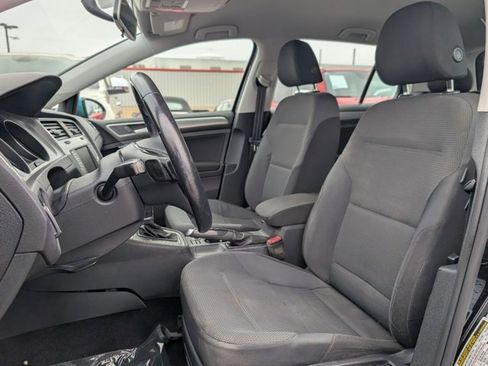 Used 2017 Volkswagen Golf S image 7