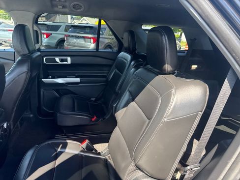 Used 2022 Ford Explorer XLT w/ Equipment Group 202A AWD/4WD image 20