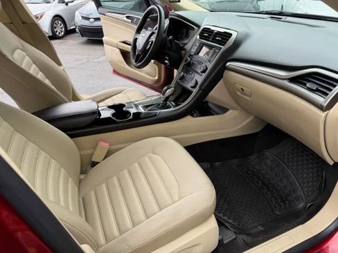 Used 2014 Ford Fusion SE image 16