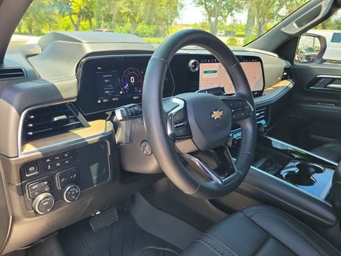 Used 2025 Chevrolet Tahoe High Country AWD/4WD image 16