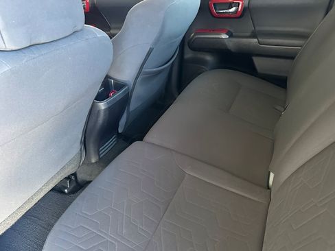 Used 2019 Toyota Tacoma TRD Sport AWD/4WD image 28
