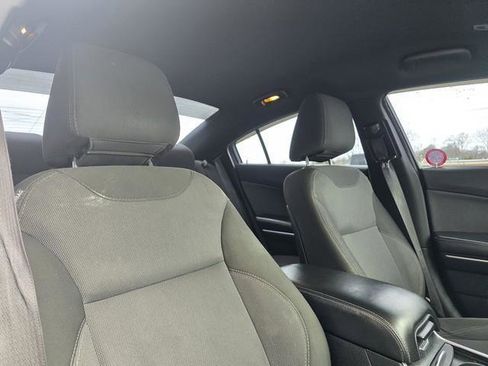 Used 2017 Dodge Charger SE w/ Popular Equipment Group image 23