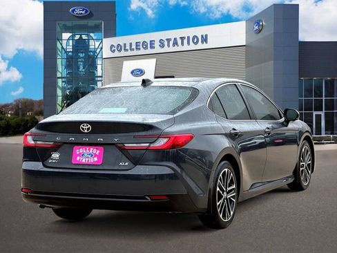 Used 2025 Toyota Camry XLE image 4