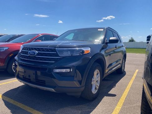 Used 2023 Ford Explorer XLT w/ Equipment Group 202A AWD/4WD image 17