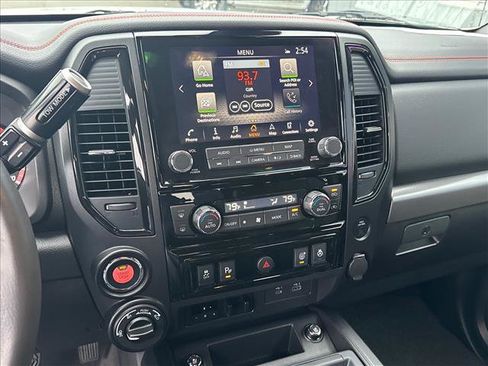 Used 2021 Nissan Titan PRO-4X w/ Pro-4x Convenience Package AWD/4WD image 15