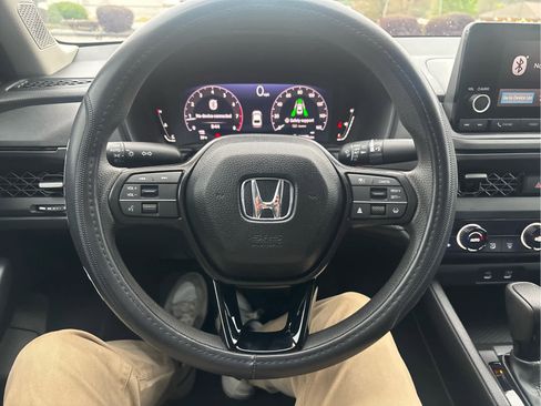 Used 2025 Honda Accord SE image 9