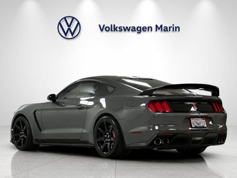 Used 2018 Ford Mustang Shelby GT350R w/ GT350R Equipment Group 920A RWD image 3