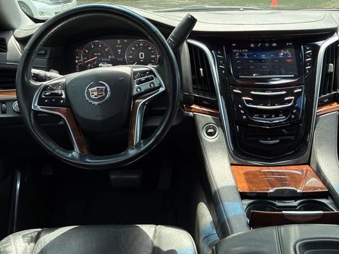 Used 2015 Cadillac Escalade Luxury AWD/4WD image 8