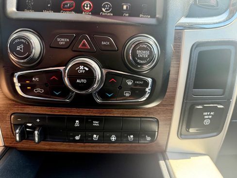 Used 2017 RAM 1500 Laramie AWD/4WD image 49