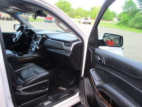 Used 2017 Chevrolet Tahoe LT w/ Luxury Package AWD/4WD image 29