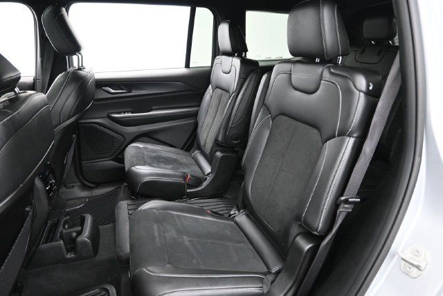 Used 2023 Jeep Grand Cherokee L Altitude AWD/4WD image 27