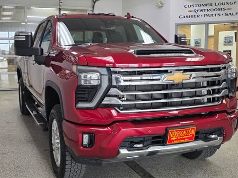 Used 2025 Chevrolet Silverado 2500 High Country w/ High Country Premium Package AWD/4WD image 3