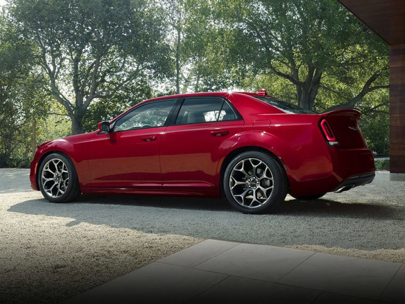 Used 2018 Chrysler 300 Touring image 1