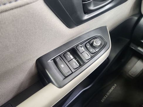 Used 2025 Subaru Forester Premium image 16