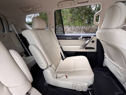 Used 2021 Lexus GX 460 Luxury w/ Sport Design Package AWD/4WD image 33