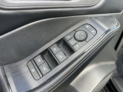 Certified 2025 Nissan Rogue SV image 30