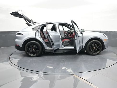 Certified 2025 Porsche Cayenne GTS image 34