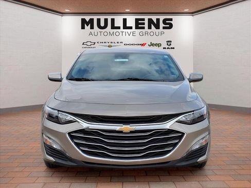 Used 2025 Chevrolet Malibu LT image 2
