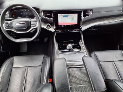 Used 2024 Jeep Wagoneer Series II w/ Flexible Seating Group RWD image 5
