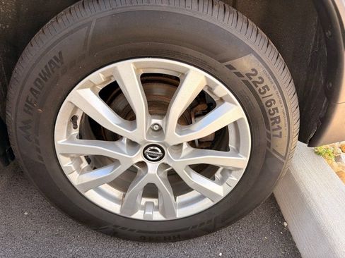 Used 2018 Nissan Rogue SV AWD/4WD image 26