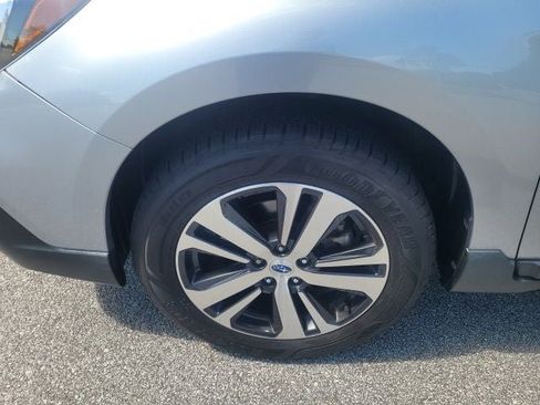 Used 2019 Subaru Outback 3.6R Limited AWD/4WD image 8