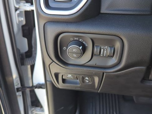 Used 2024 RAM 1500 Laramie AWD/4WD image 15
