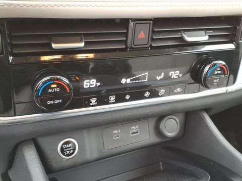 Used 2021 Nissan Rogue SV image 18